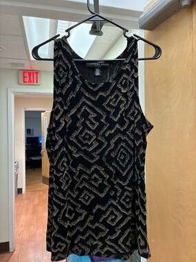 Josephine Chaus Woman Black and Gold Metallic Geometric Knit Sleeveless Top Size